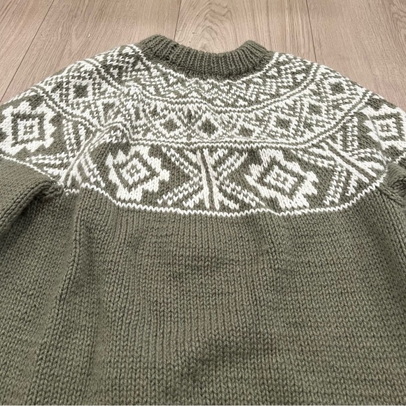 Hand knit green sweater - Picture 3 of 5
